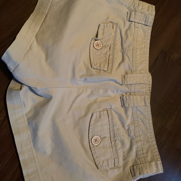 Khaki shorts - Picture 3 of 3